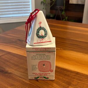 Jasco Vintage Festive Fragrant Porcelain Ornament w/ Bayberrys & Wreath Design